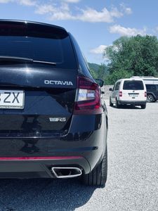 Škoda Octavia Combi 2.0 TSI RS DSG - fotografia 16