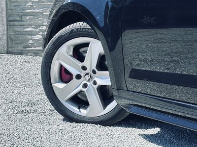 Škoda Octavia Combi 2.0 TSI RS DSG - fotografia 21