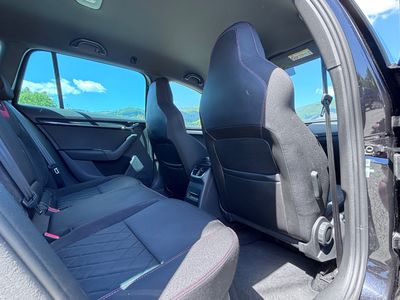 Škoda Octavia Combi 2.0 TSI RS DSG - fotografia 30