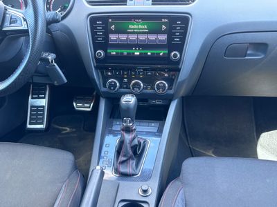 Škoda Octavia Combi 2.0 TSI RS DSG - fotografia 36
