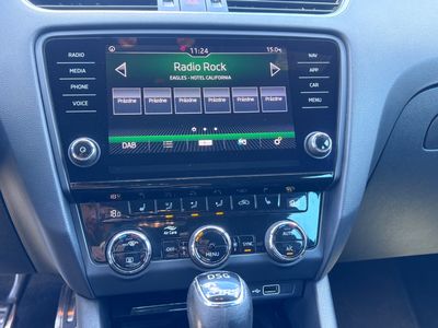 Škoda Octavia Combi 2.0 TSI RS DSG - fotografia 40