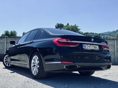 BMW Rad 7 730d A/T - fotografia 18