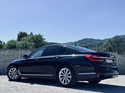 BMW Rad 7 730d A/T - fotografia 19