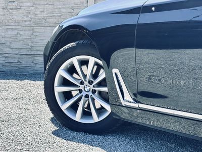 BMW Rad 7 730d A/T - fotografia 20
