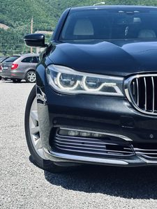 BMW Rad 7 730d A/T - fotografia 23