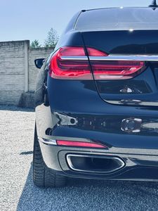 BMW Rad 7 730d A/T - fotografia 24