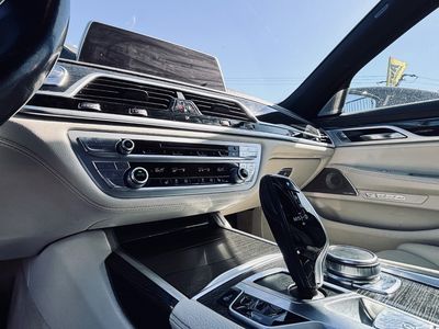 BMW Rad 7 730d A/T - fotografia 25