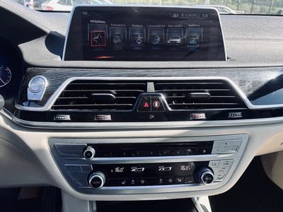BMW Rad 7 730d A/T - fotografia 26
