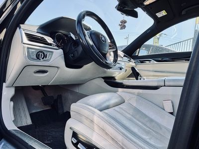 BMW Rad 7 730d A/T - fotografia 32