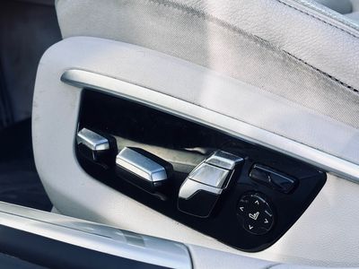 BMW Rad 7 730d A/T - fotografia 33