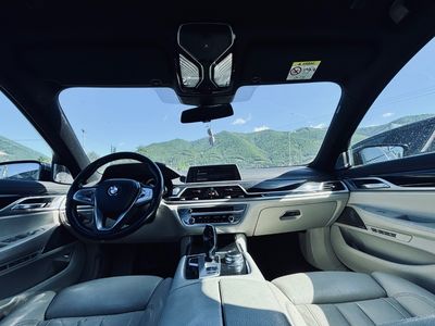 BMW Rad 7 730d A/T - fotografia 34