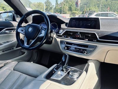 BMW Rad 7 730d A/T - fotografia 35