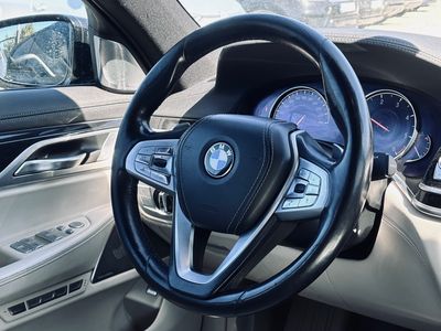 BMW Rad 7 730d A/T - fotografia 36