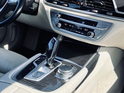 BMW Rad 7 730d A/T - fotografia 37