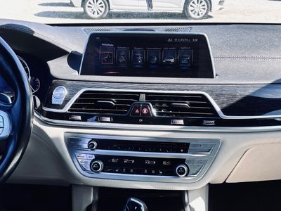 BMW Rad 7 730d A/T - fotografia 38