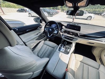 BMW Rad 7 730d A/T - fotografia 40