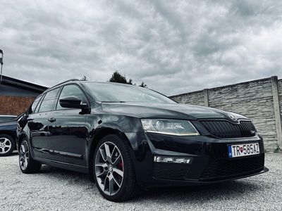 Škoda Octavia Combi 2.0 TDI DPF RS DSG - fotografia 13