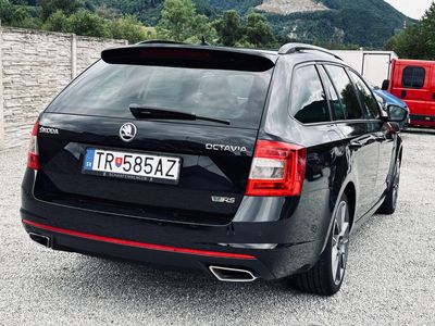 Škoda Octavia Combi 2.0 TDI DPF RS DSG - fotografia 19