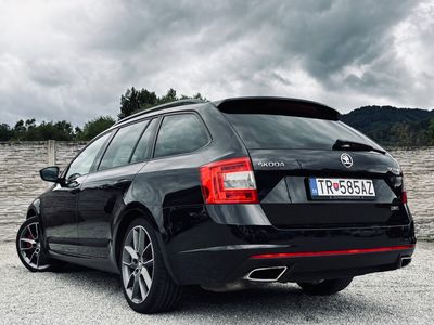 Škoda Octavia Combi 2.0 TDI DPF RS DSG - fotografia 26