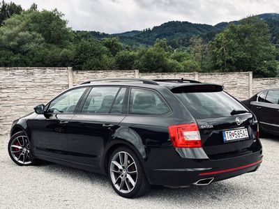 Škoda Octavia Combi 2.0 TDI DPF RS DSG - fotografia 27