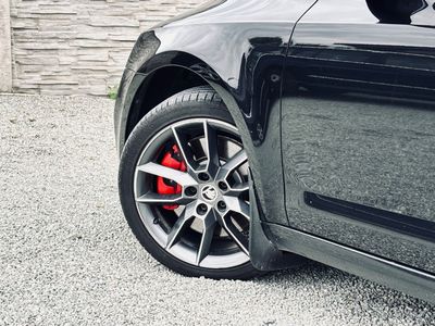 Škoda Octavia Combi 2.0 TDI DPF RS DSG - fotografia 28