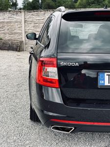 Škoda Octavia Combi 2.0 TDI DPF RS DSG - fotografia 29
