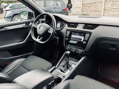 Škoda Octavia Combi 2.0 TDI DPF RS DSG - fotografia 36