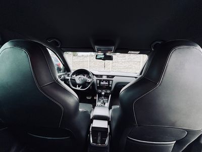 Škoda Octavia Combi 2.0 TDI DPF RS DSG - fotografia 37