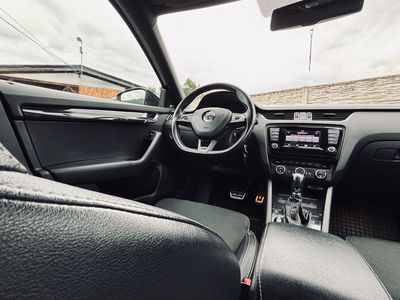 Škoda Octavia Combi 2.0 TDI DPF RS DSG - fotografia 39