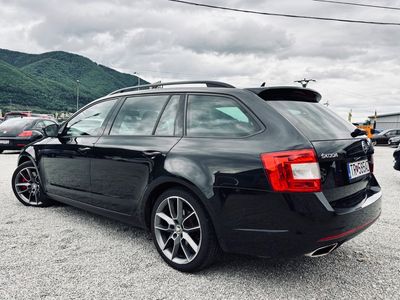 Škoda Octavia Combi 2.0 TDI DPF RS DSG - 4