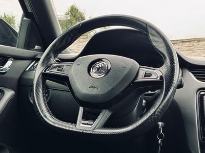 Škoda Octavia Combi 2.0 TDI DPF RS DSG - fotografia 40