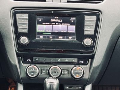Škoda Octavia Combi 2.0 TDI DPF RS DSG - fotografia 42