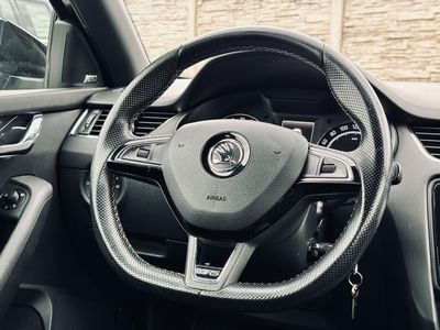 Škoda Octavia Combi 2.0 TDI DPF RS DSG - fotografia 44