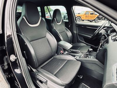 Škoda Octavia Combi 2.0 TDI DPF RS DSG - fotografia 46