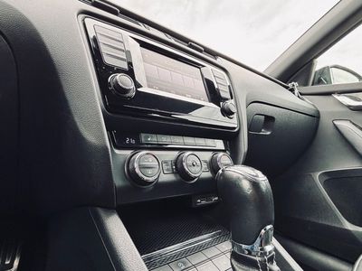 Škoda Octavia Combi 2.0 TDI DPF RS DSG - fotografia 51