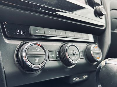 Škoda Octavia Combi 2.0 TDI DPF RS DSG - fotografia 52