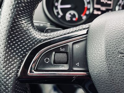 Škoda Octavia Combi 2.0 TDI DPF RS DSG - fotografia 53
