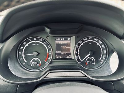 Škoda Octavia Combi 2.0 TDI DPF RS DSG - fotografia 55