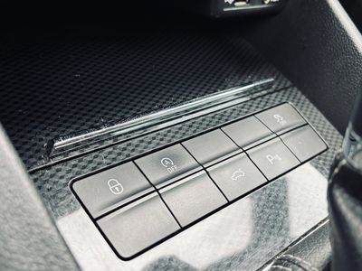 Škoda Octavia Combi 2.0 TDI DPF RS DSG - fotografia 56