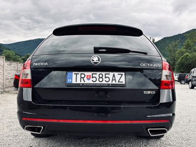Škoda Octavia Combi 2.0 TDI DPF RS DSG - fotografia 7