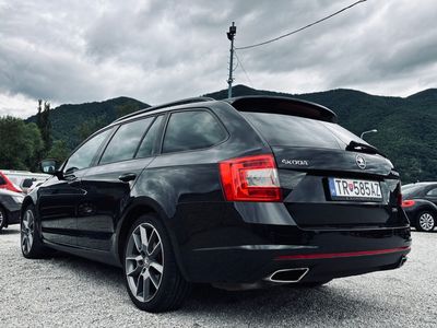 Škoda Octavia Combi 2.0 TDI DPF RS DSG - fotografia 8
