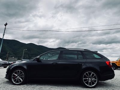 Škoda Octavia Combi 2.0 TDI DPF RS DSG - fotografia 9