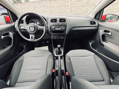 Volkswagen Polo 1.4 16V Comfortline - fotografia 27