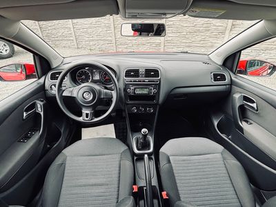 Volkswagen Polo 1.4 16V Comfortline - fotografia 30