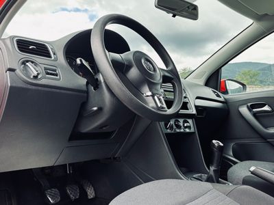 Volkswagen Polo 1.4 16V Comfortline - fotografia 34