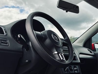 Volkswagen Polo 1.4 16V Comfortline - fotografia 35