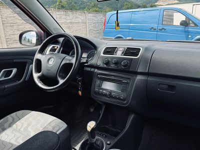 Škoda Fabia Combi 1.6 16V Ambiente - fotografia 18
