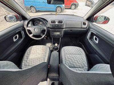 Škoda Fabia Combi 1.6 16V Ambiente - fotografia 22