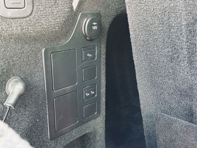 Land Rover Discovery 2.0L TD4 HSE AWD A/T - fotografia 29