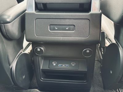 Land Rover Discovery 2.0L TD4 HSE AWD A/T - fotografia 33